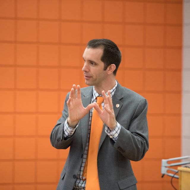 Scott Kelly teaches a class