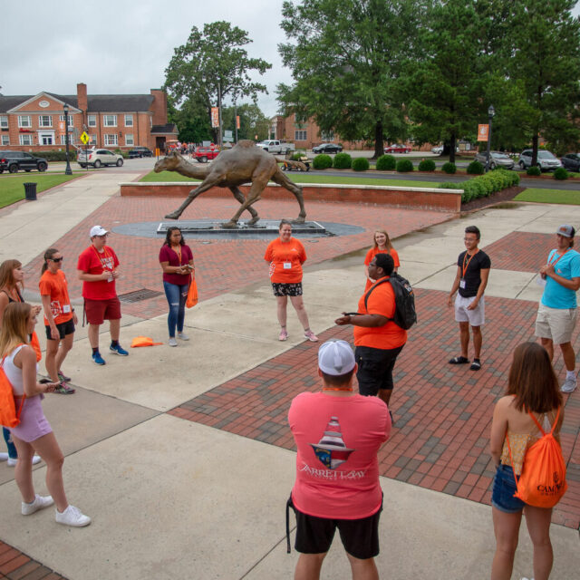 image of new student orientation group
