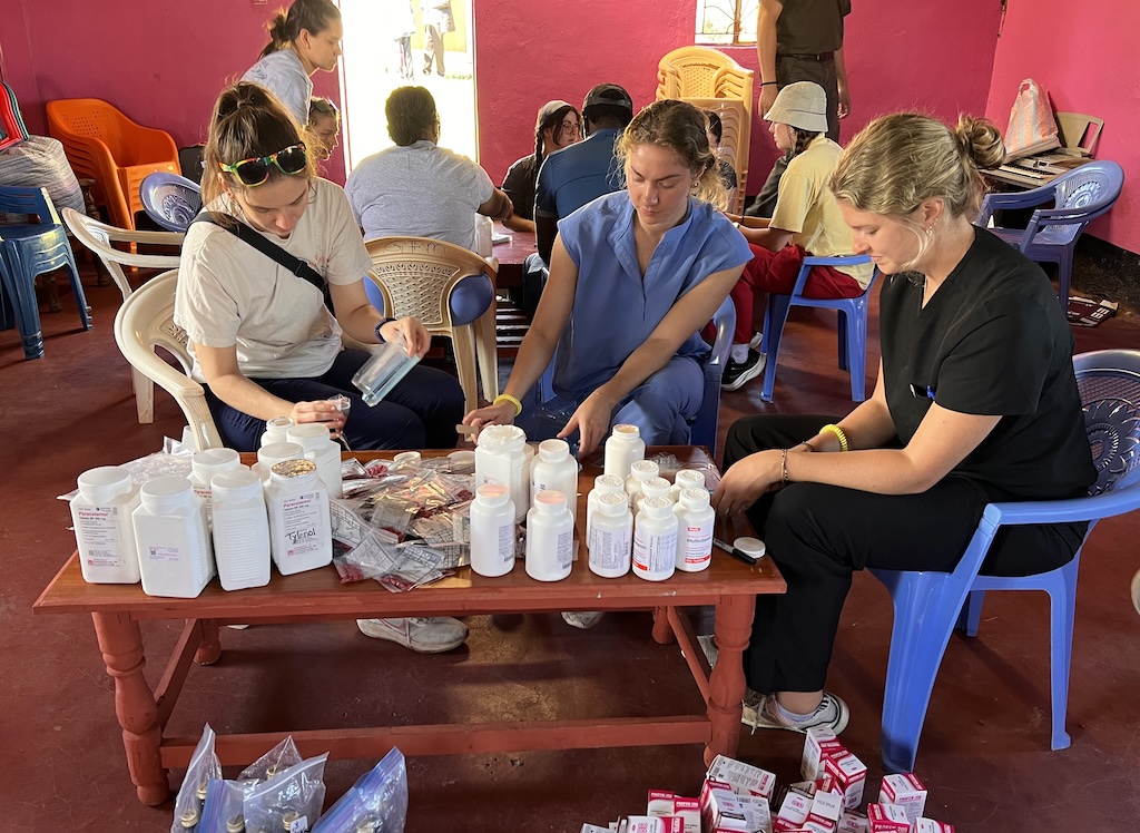 Med school students distribute medication to patients in Kenya