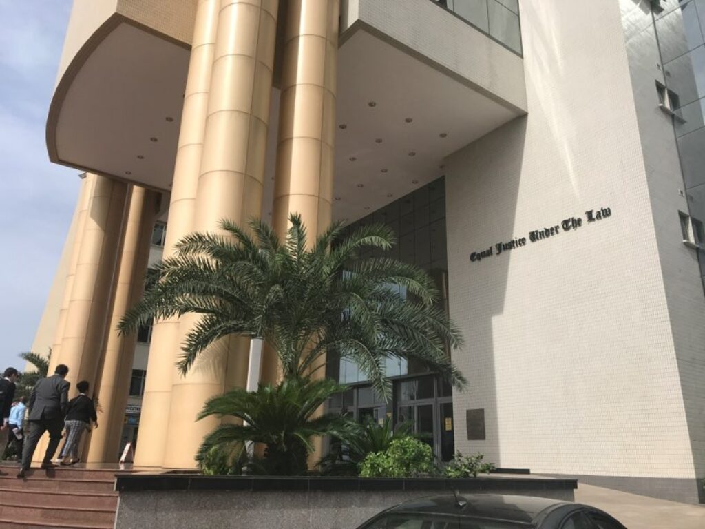 Photo of outside of Ghanaian Courthouse